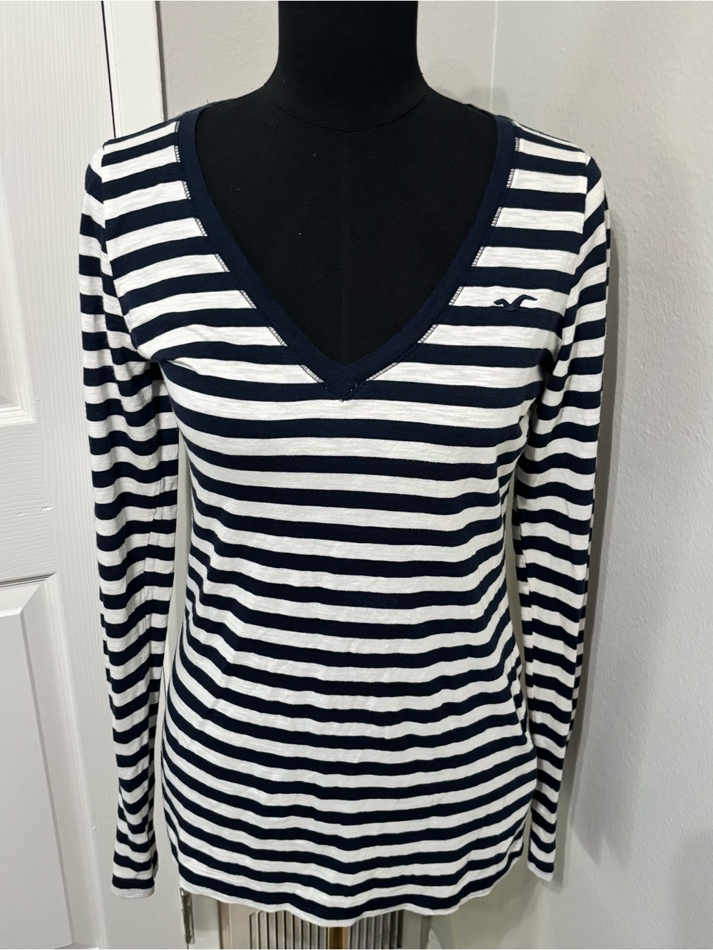 Hollister Nautical Preppy Fisherman core Blue and White Striped V-Neck Top Large